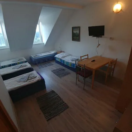 Kv Apartmans Varsavska 公寓式酒店
