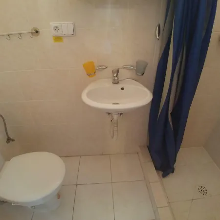 Kv Apartmans Varsavska 卡罗维发利