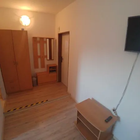 Kv Apartmans Varsavska 3* 卡罗维发利