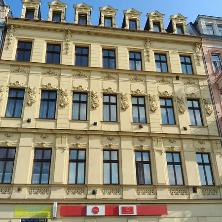 Kv Apartmans Varsavska 公寓式酒店 卡罗维发利