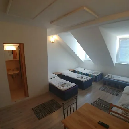 Kv Apartmans Varsavska 公寓式酒店