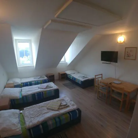 Kv Apartmans Varsavska 公寓式酒店