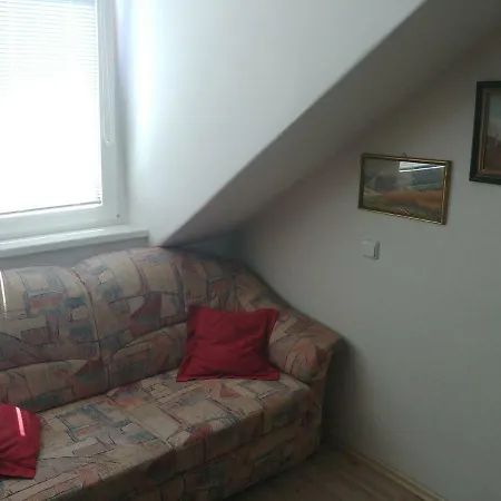 Kv Apartmans Varsavska 卡罗维发利