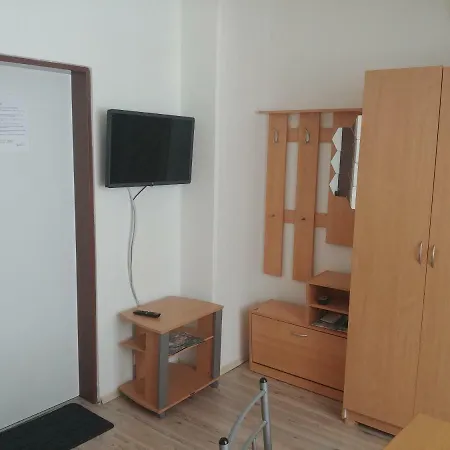 Kv Apartmans Varsavska 3*
