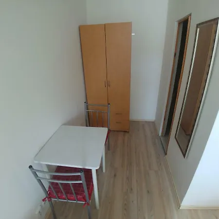 Kv Apartmans Varsavska 公寓式酒店 卡罗维发利