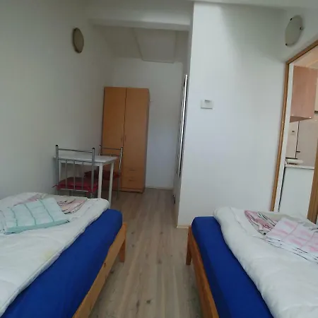 Kv Apartmans Varsavska 公寓式酒店 3*