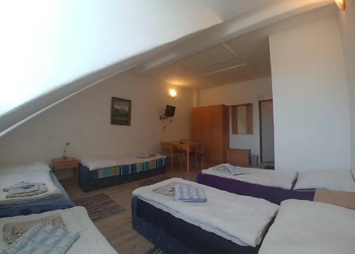 Kv Apartmans Varsavska