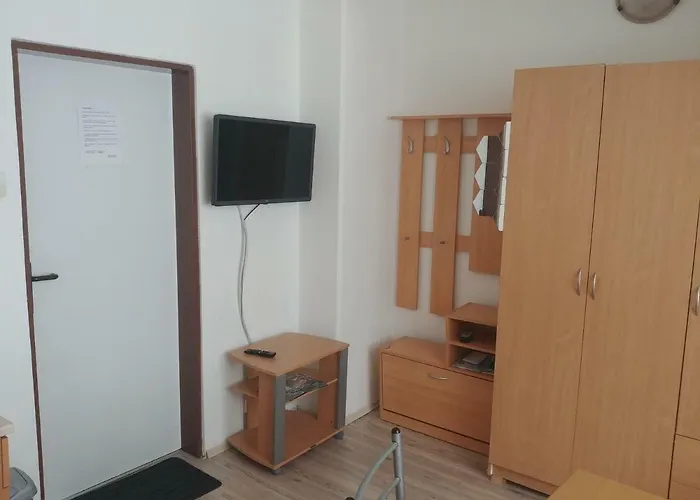 Kv Apartmans Varsavska 3*