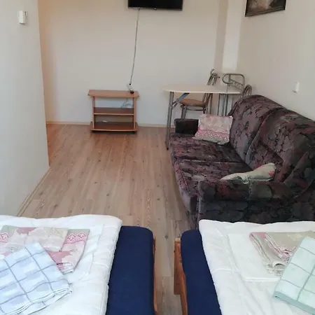 Kv Apartmans Varsavska 3*