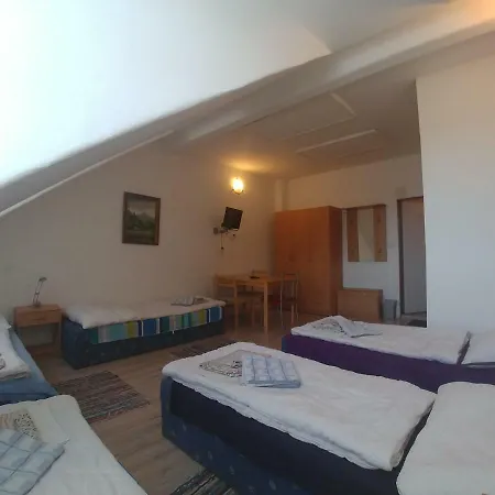 Kv Apartmans Varsavska